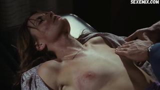 Nathalie Nell desnudez frontal total, escena de L'amour viole (1978)