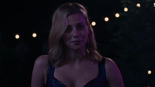 Lili Reinhart, Kara Young Clothes, escena en Chemical Hearts (2020)