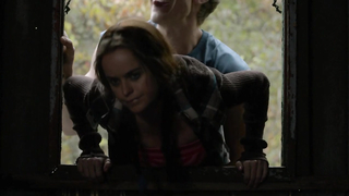 Taryn Manning sexy, escena en Orange Is the New Black s03e10 (2015)