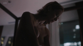 Sexo de cowgirl com Louisa Krause, cena em The Girlfriend Experience s02e11 (2017)