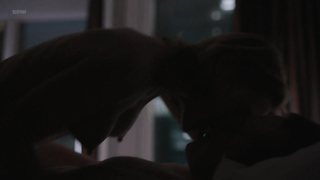 Sexo de cowgirl com Louisa Krause, cena em The Girlfriend Experience s02e11 (2017)