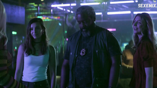 Leigh Takata, Chantal Maurice, escena de ropa interior en Teenage Bounty Hunters s01e05 (2020)