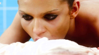 AnnaLynne McCord, escena sexy en Excision (2012)