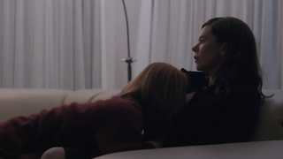 Anna Friel, Louisa Krause escena lésbica en The Girlfriend Experience s02e09 (2017)