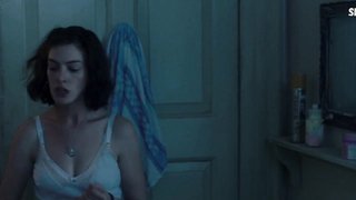 Scena della biancheria intima di Anne Hathaway in One Day (2011)