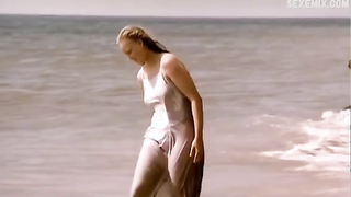 Scène des seins de Svetlana Khodchenkova dans Blagoslovite zhenschinu (2003)