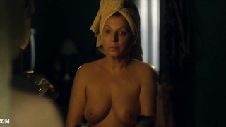 Mirjana Karanovic muestra las tetas desnudas, escena en A Good Wife (Dobra Zena) (2016)