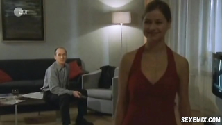 Scène de fesses de Julia Brendler dans Der letzte Zeuge s05e05 (2003)