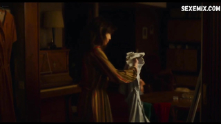 Escena de Charlotte Gainsbourg y Noée Abita en Los pasajeros de la noche (2022)