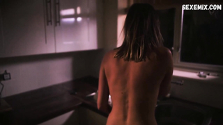 Lizzy Watts Brüste, sexy Szene in One In The Dark (2014)