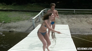 Jeannine Taylor muestra un cuerpo seductor en la escena del bikini en Viernes 13 (1980)