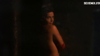 Francesca Rettondini ha demostrado sus senos y su trasero desnudos, escena en Ghost Ship (2002)