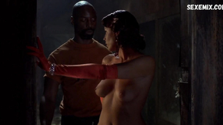 Francesca Rettondini ha demostrado sus senos y su trasero desnudos, escena en Ghost Ship (2002)