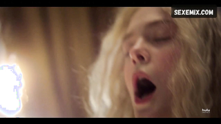 Elle Fanning pose nue dans "The Great"