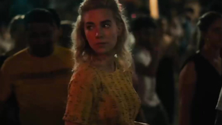 Cena sexy de Vanessa Kirby em Estudos Italianos (2021)