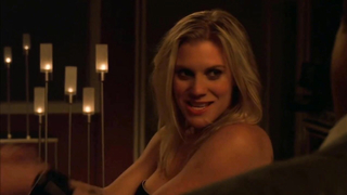 Katee Sackhoff es muy sexy en el programa "Nip/Tuck" s05e20 (2009)