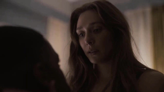 Elizabeth Olsen se ve sexy en la película "Sorry For Your Loss"