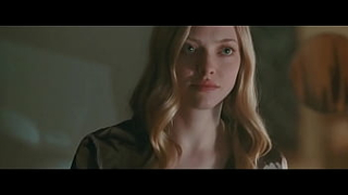 Amanda Seyfried mostrando grandes tetas y montando - Chloe