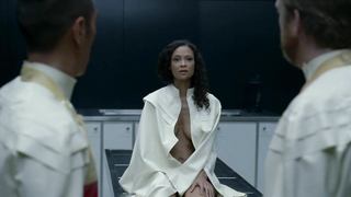 Thandie Newton desnuda - Westworld s01e07 (2016)