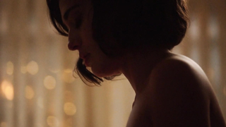 Lizzy Caplan - Maîtres du sexe s04e09 (2016)