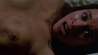 The Entity (1981) filmindeki Barbara Hershey çıplak sahnesi