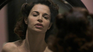 Anna Galiena escena desnuda en Black Angel (2002)