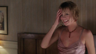 Charlize Theron escena desnuda en Head in the Clouds (2004)