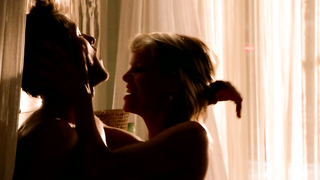 Mircea Monroe escena desnuda en Into the Blue 2 (2009)