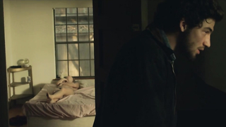 Scena nuda di Emily Pearse in Cliff (2013)