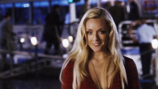 Scène de nu de Jane Krakowski dans Alfie (2014)