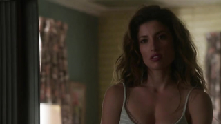 Tania Raymonde-Sexszene in Goliath s01e06 (2016)