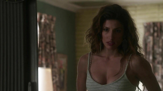 Tania Raymonde-Sexszene in Goliath s01e06 (2016)