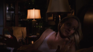 Anne Heche en una escena desnuda de Hung. Nos muestra su trasero en una escena de sexo.