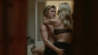 Asher Keddie en una escena desnuda de Love My Way. Ella nos muestra sus tetas y su arbusto en una escena de sexo.