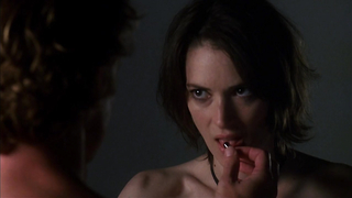 Winona Ryder desnuda, escena erótica en Sex and Death 101 (2007)