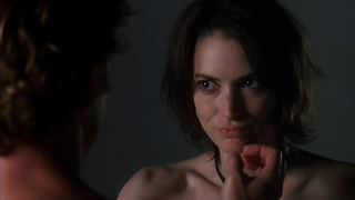 Winona Ryder desnuda, escena erótica en Sex and Death 101 (2007)