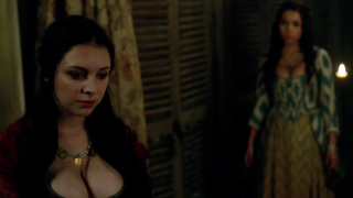 Lise Slabber dans une scène de nu de Black Sails. Elle a l'air assez sexy.