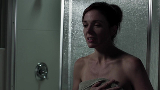 Claire Bronson nackt, Tittenszene in Banshee s01e07 (2013)