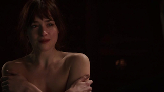 Dakota Johnson nue, scènes de sexe dans Cinquante Nuances de Grey (2015)