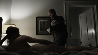 Olivia Luccardi escena desnuda y en topless en House of Cards s03e01 (2015)