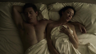 Molly Parker en una escena sexy de House of Cards Molly Parker se ve muy sexy en una escena de sexo.