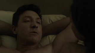 Molly Parker en una escena sexy de House of Cards Molly Parker se ve muy sexy en una escena de sexo.