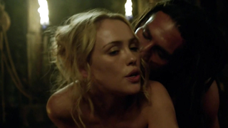 Hannah Nueva escena de sexo desnuda y a lo perrito - Black Sails s02e03 (2015)