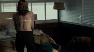 Patricia Clarkson se ve bastante sexy en esa ropa interior - October Gale (2014)