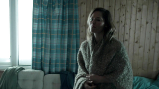 Sienna Guillory desnuda, Nos muestra su coño - Fortitude s01e01-02 (2015)