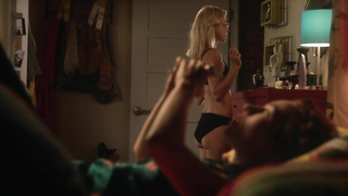 Laura Ramsey sexy, escena de ropa interior - Retrospectiva s01e01-02 (2015)