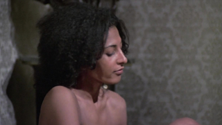 Pam Grier nos muestra las tetas Drum (1976)