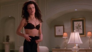 Debi Mazar tem lindos peitos durante o sexo, cena de - Money for Nothing (1993)