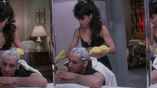 Debi Mazar tem lindos peitos durante o sexo, cena de - Money for Nothing (1993)