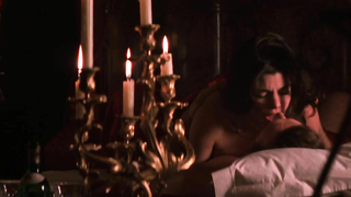 Maggie O'Neill desnuda, Laura San Giacomo desnuda, vídeo desnudo de Under Suspicion (1991)